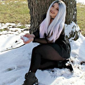 Meet your Posher, Alexis